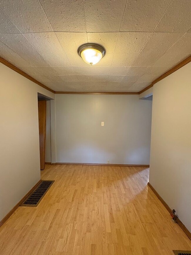 Building Photo - Two bedroom one bathroom home for rent