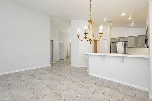 Building Photo - Peccole Ranch 3 Bed 2 Bath Gated Ascot Park Beauty