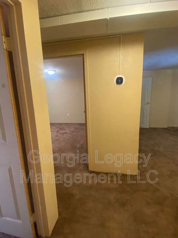 Building Photo - 65 Hughes St