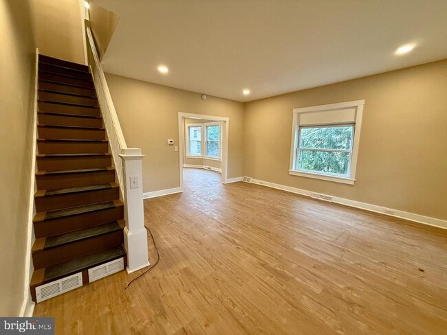 Primary Photo - 415 Woodside Ave