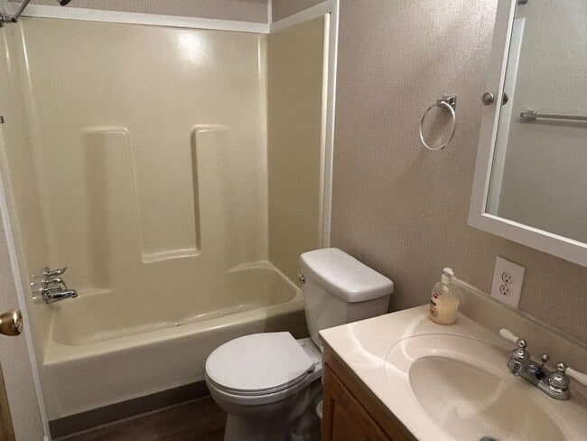 Building Photo - Long Term 2 bedroom in Sun Lakes