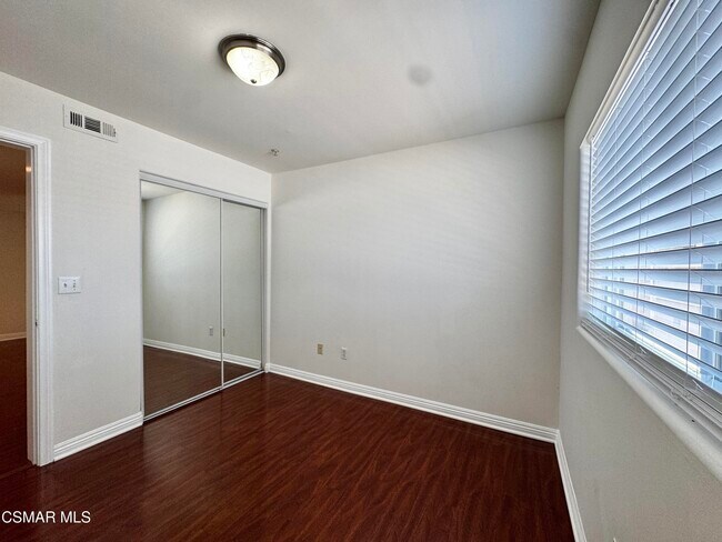 Building Photo - 13525 Vanowen St