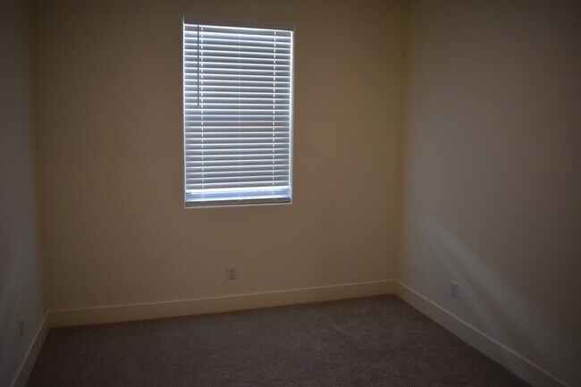 Building Photo - 399 Gallaway Ct