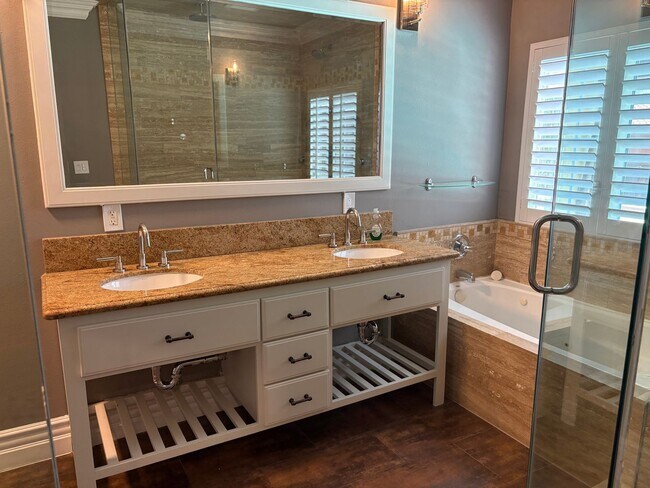 Building Photo - Spectacular-Remodeled 4-Bedroom Home with Pool, Spa, + 600 sqft Bonus Space in lovely Sylmar neig...