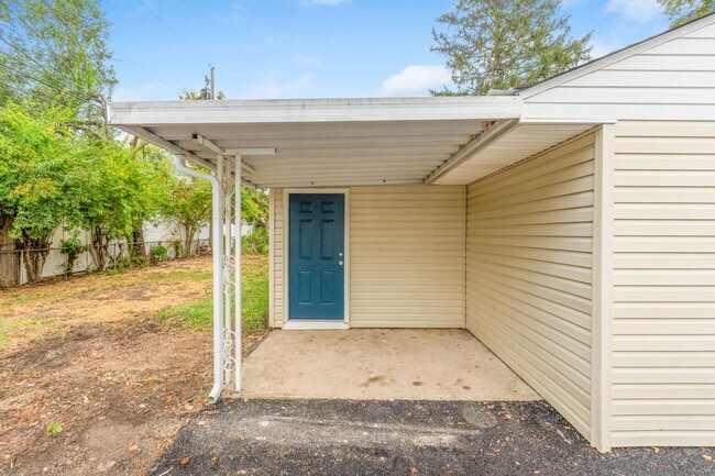 Building Photo - 1758 Marsdale Ave