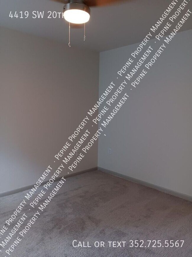 Building Photo - 4419 SW 20th Ln