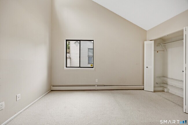 Building Photo - 5 Staunton Ct