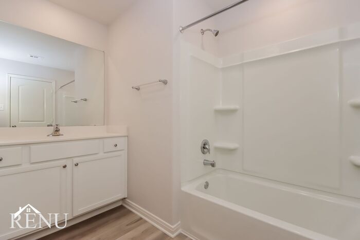 Building Photo - 10478 Sweetwater Creek Dr