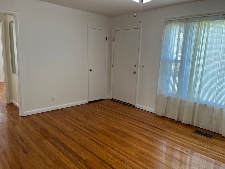 Front door, front living room - 2101 Jade Dr