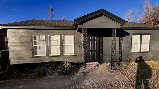 Building Photo - 2333 SW 38th St