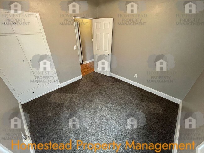 Building Photo - 660