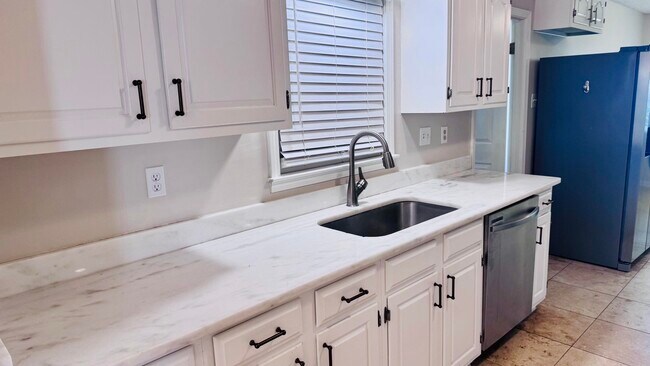 Building Photo - 8618 Wine Leaf Cove