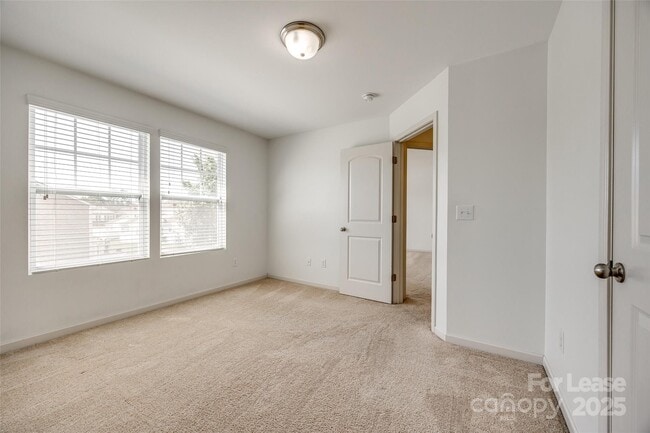 Building Photo - 826 Summerlake Dr