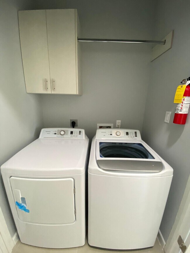 Building Photo - 1428 W Harrison Ave