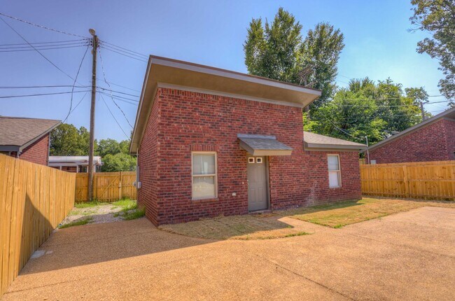 Building Photo - 1807 Jackson Ave