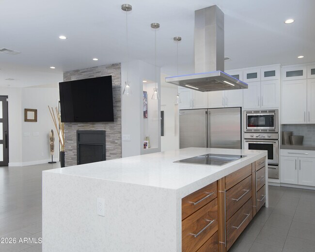 Building Photo - 2423 E Lincoln Cir