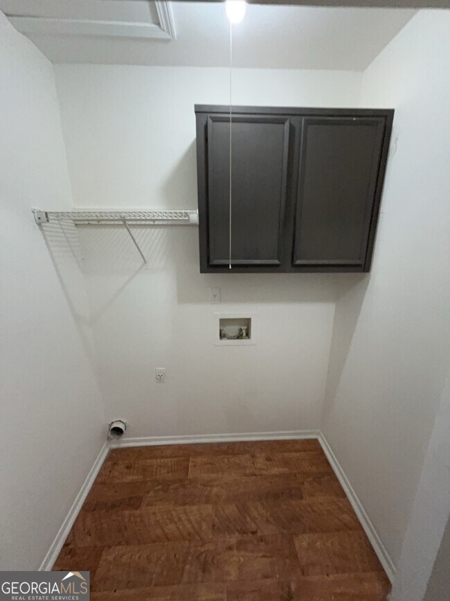 Building Photo - 6349 Holcomb Way