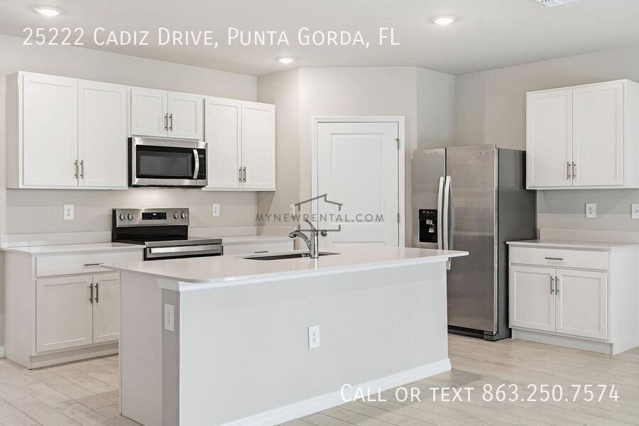 Building Photo - 25222 Cadiz Dr