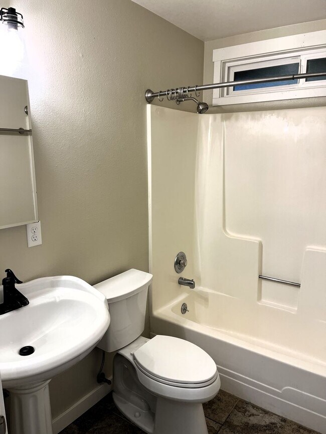 Building Photo - Newley updated 3-bedroom home features fen...