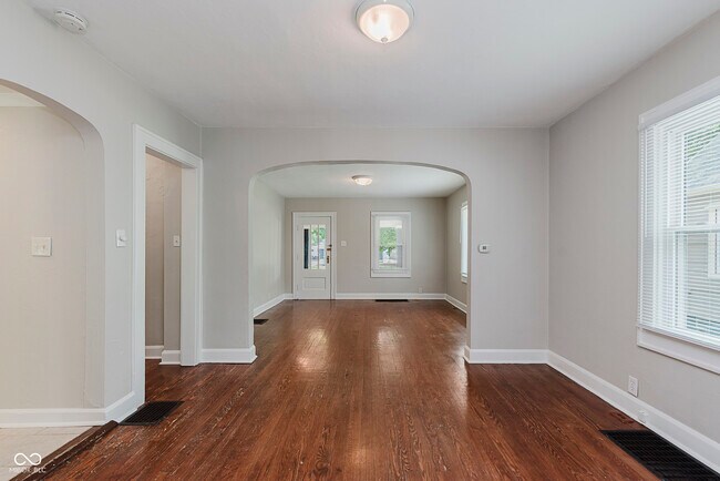 Building Photo - 6222 Kingsley Dr