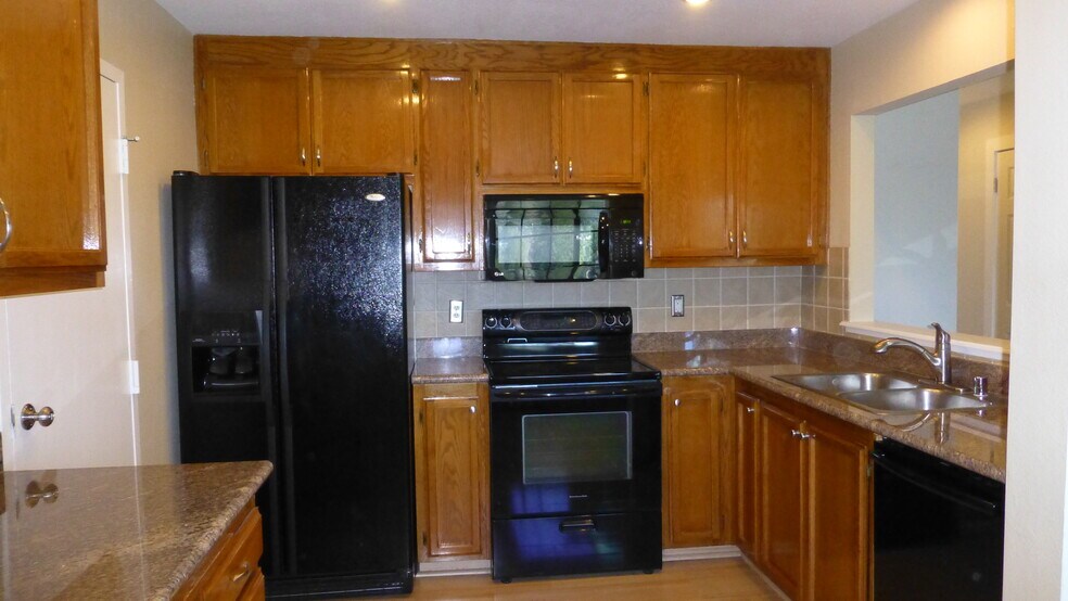 Building Photo - 206 Canyon Woods Way