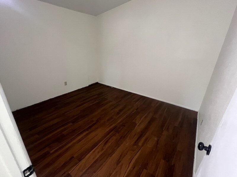 Building Photo - 471 E Nugent St