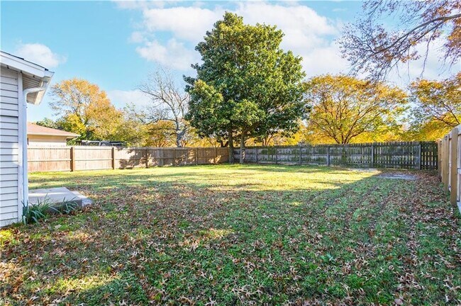 Building Photo - 229 Woodview Ave