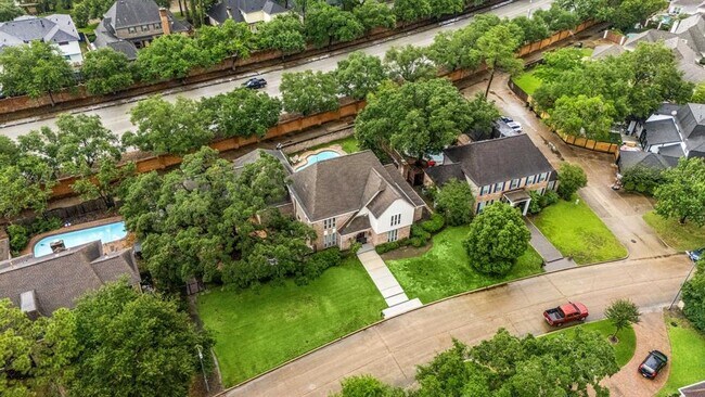 Building Photo - 15726 Walkwood Dr