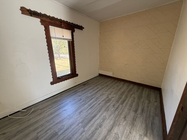 Primary Photo - 3 Bedroom- Walking distance to Mud Lake