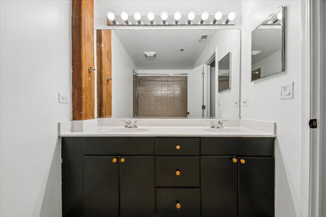 Building Photo - 525 W Superior St