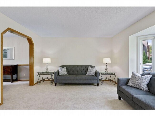 Building Photo - 3317 Oxford Alcove