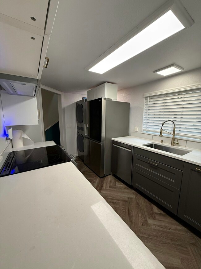 Building Photo - 1255 Detroit Ave