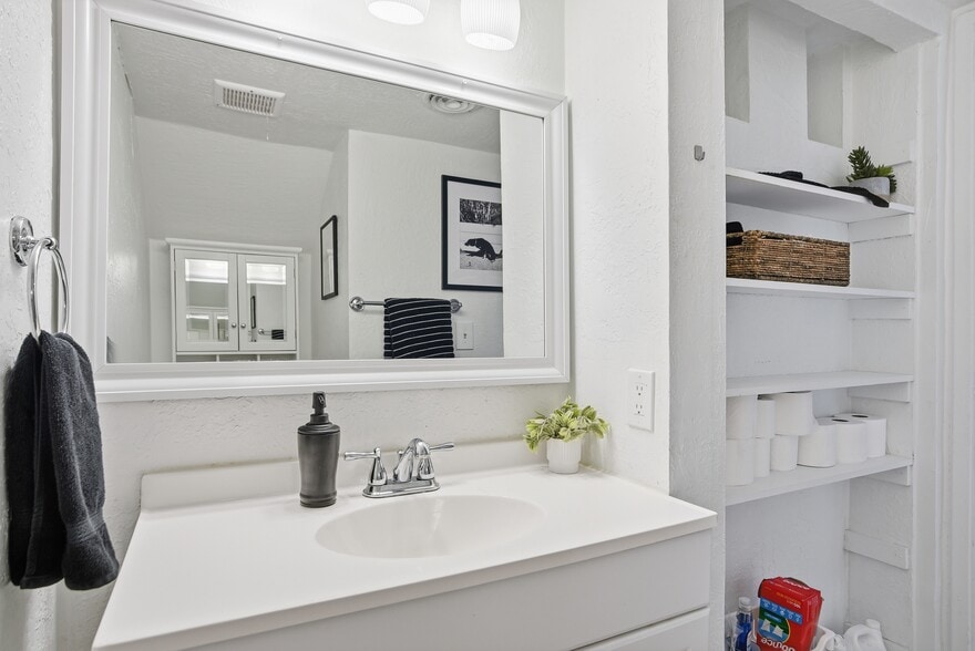 Building Photo - 4630 N 68th St