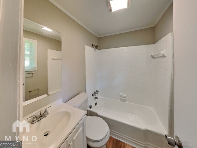 Building Photo - 502 Fairlane Cir NW