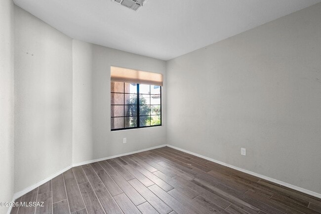 Building Photo - 321 E Fieldcrest Ln
