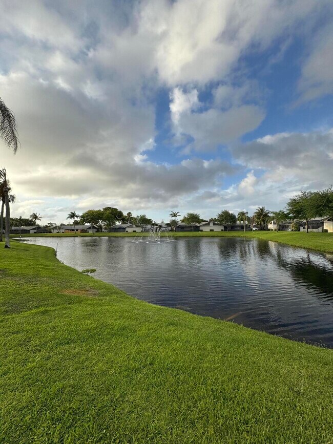 Building Photo - 1148 Summit Trail Cir