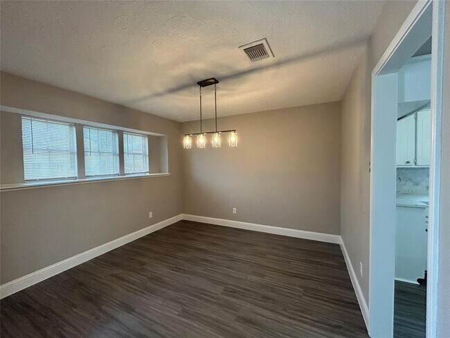 Building Photo - 1601 Washington Dr