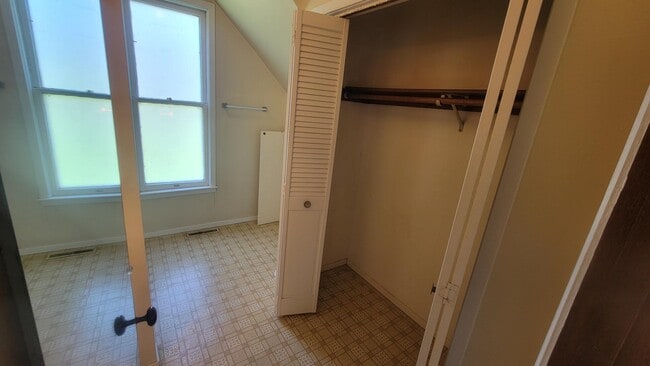 Building Photo - 410 Cottage Ave