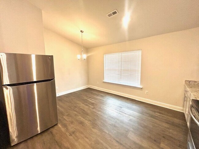 Building Photo - Beautiful 4 Bedroom 2 Bath Home! COMING SOON!