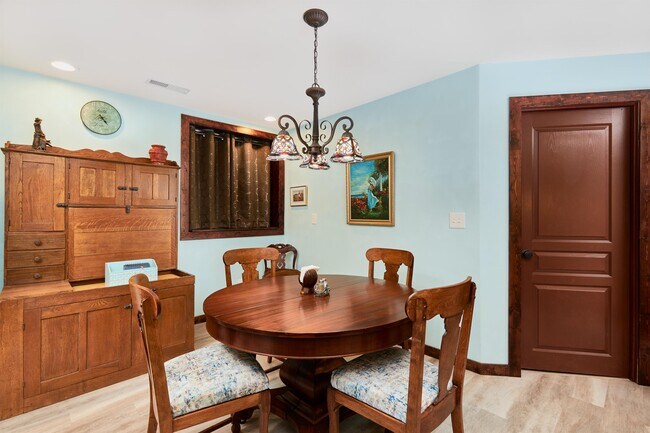 Building Photo - 123 N Wahsatch Ave