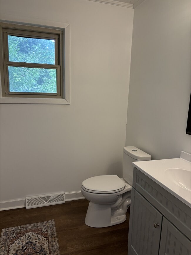 Building Photo - 307 N 12th Ave