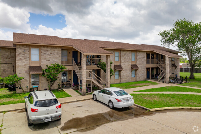 Building Photo - Golden Plaza Apartments