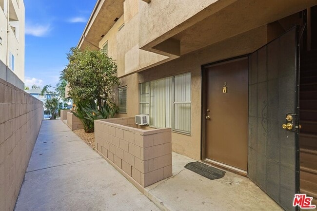 Building Photo - 1475 S Wooster St