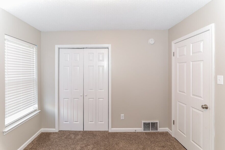 Building Photo - 8450 Kimberly Rose Dr