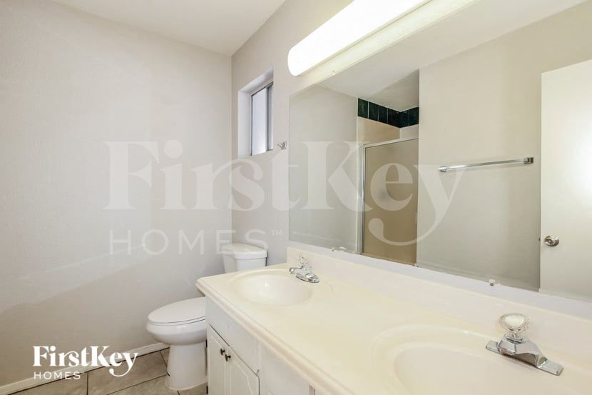 Building Photo - 4336 W Carol Ave