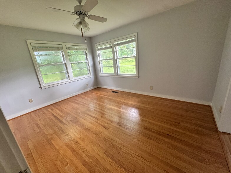 Building Photo - 432 Menees Ln