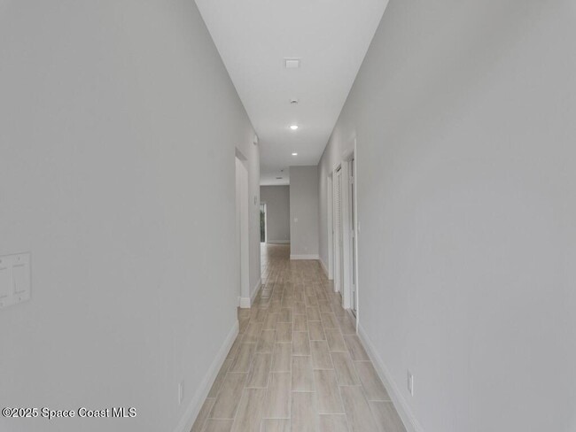 Building Photo - 2465 87th Ave