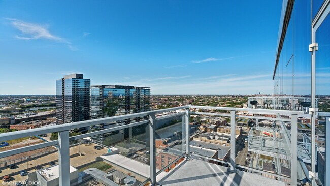 Building Photo - 1416 N Halsted St