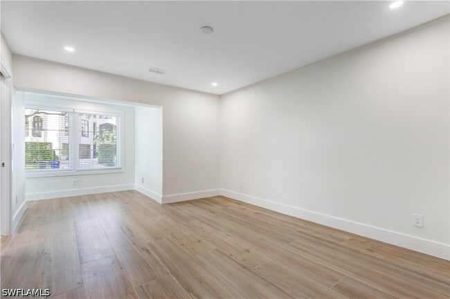 Building Photo - 1019 7th St S