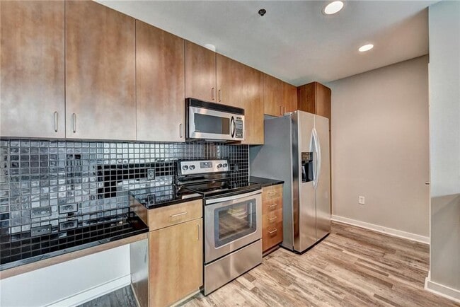 Building Photo - 923 Peachtree St NE